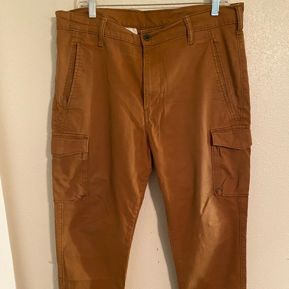 Levi’s cargo pant. Mens W34 L34.